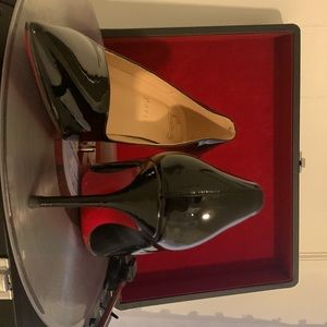 Black heels/w red bottoms